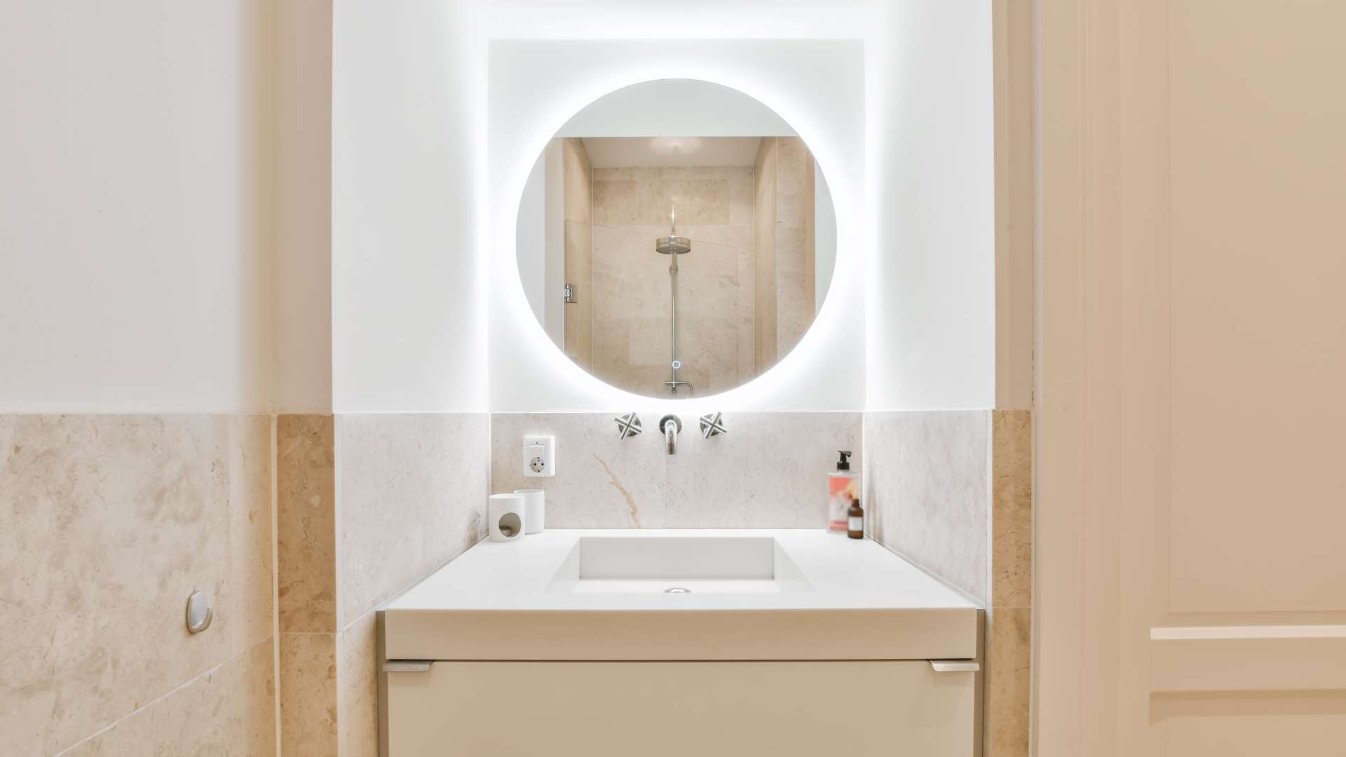 Oglinzi cu lumini LED