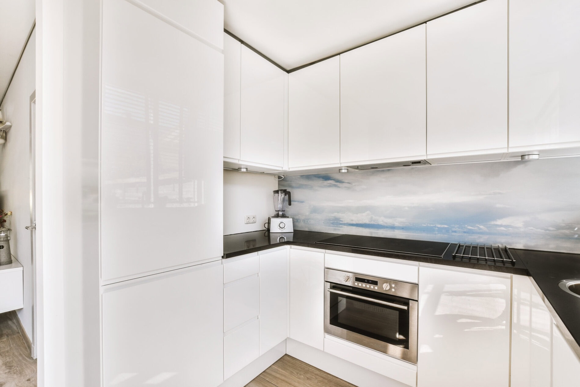 Küchenglas – eine moderne, hygienische und ästhetisch ansprechende Lösung für jedes Interieur